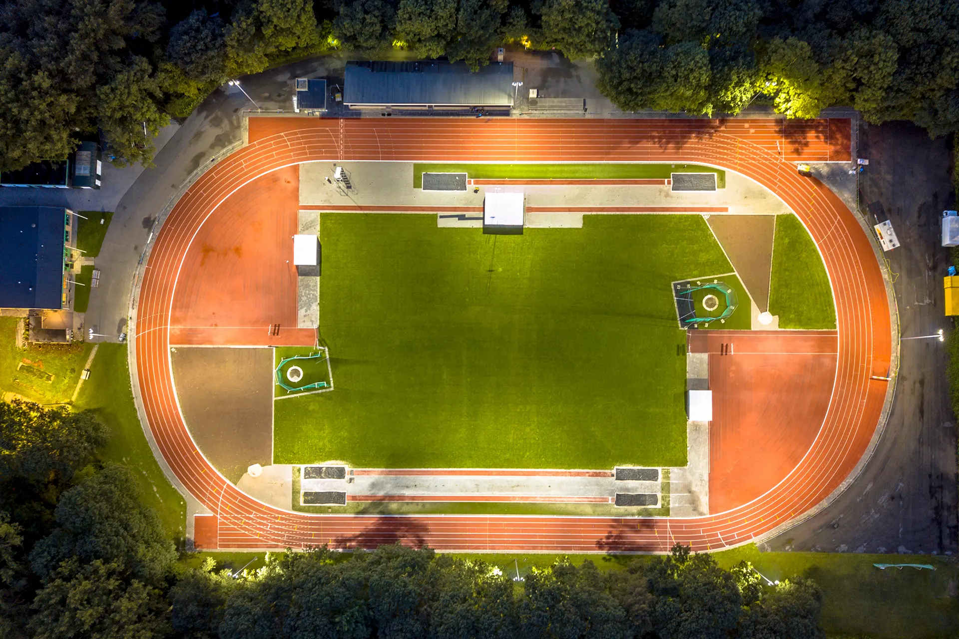 ragbi sahası denetimi aerial view of running track at night 2025 03 23 22 14 49 utc