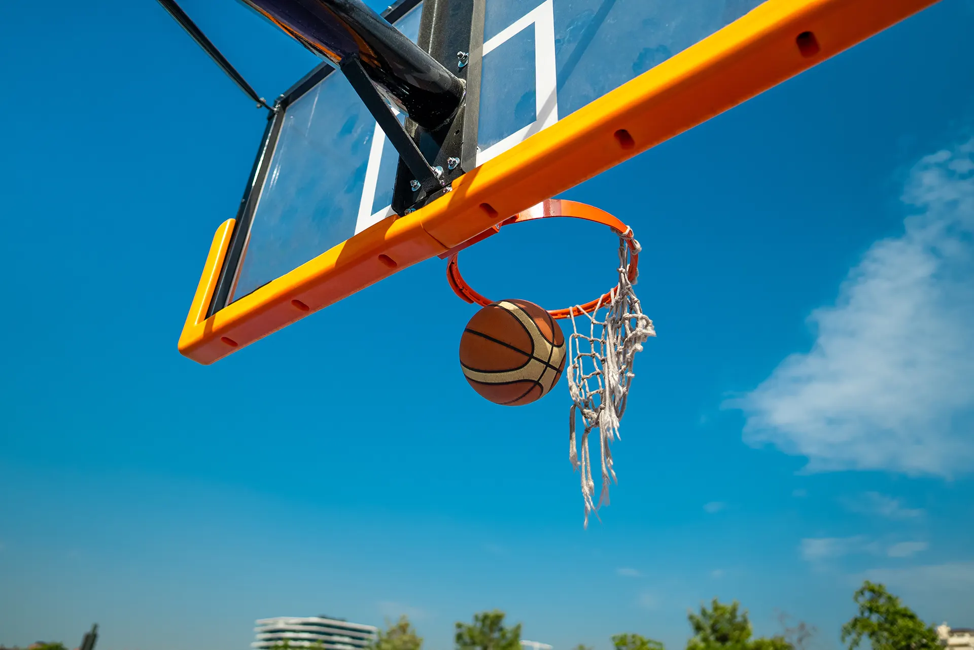 basketbol sahası denetimi 11 basketbol sahası denetimi basketball ball falling through old net blue sky 2025 02 12 16 55 37 utc