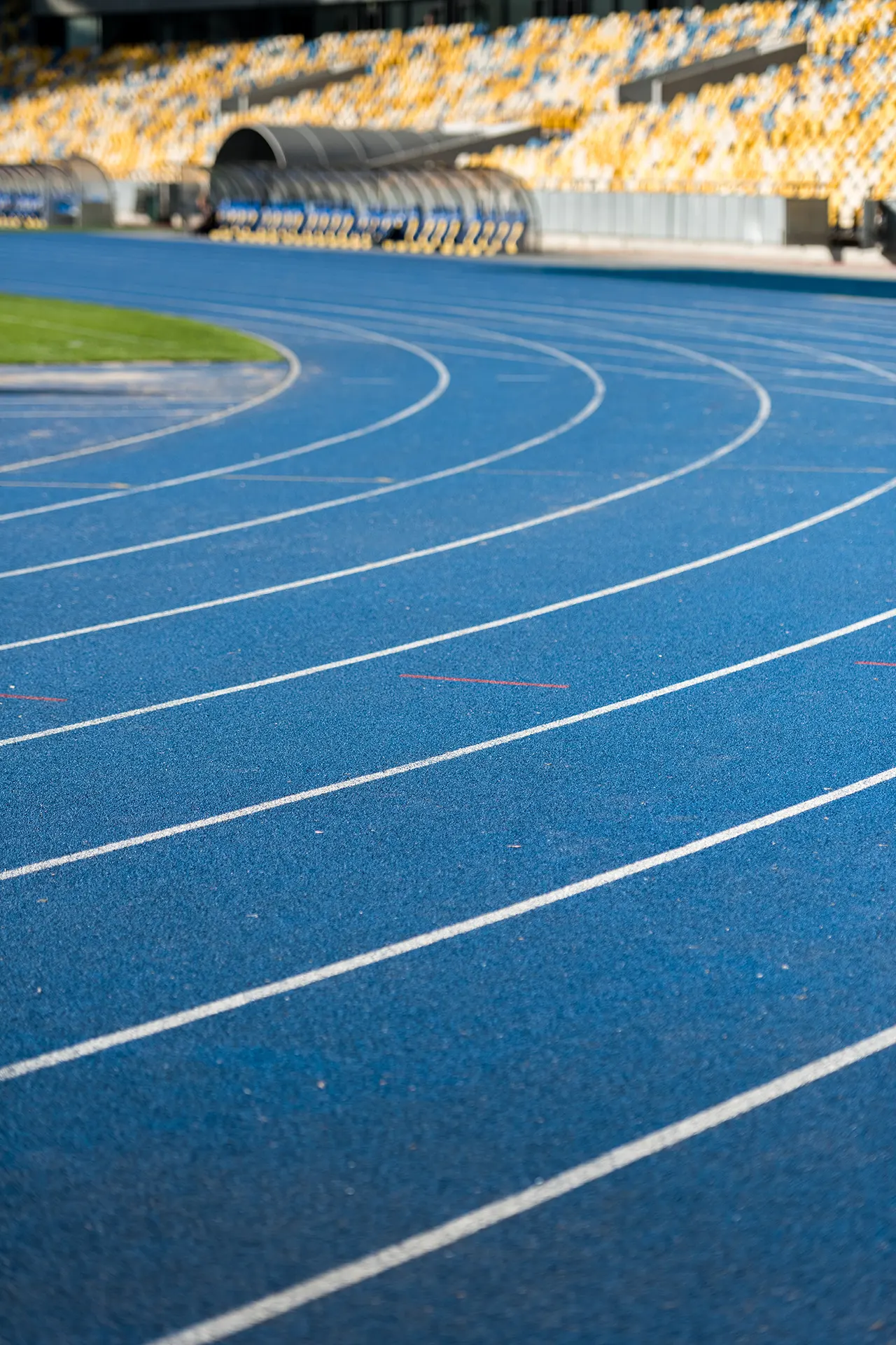 Spor tesisi danışmanlığı 4 Spor tesisi danışmanlığı close up view of blue running track on olympic sta 2024 11 18 02 46 49 utc