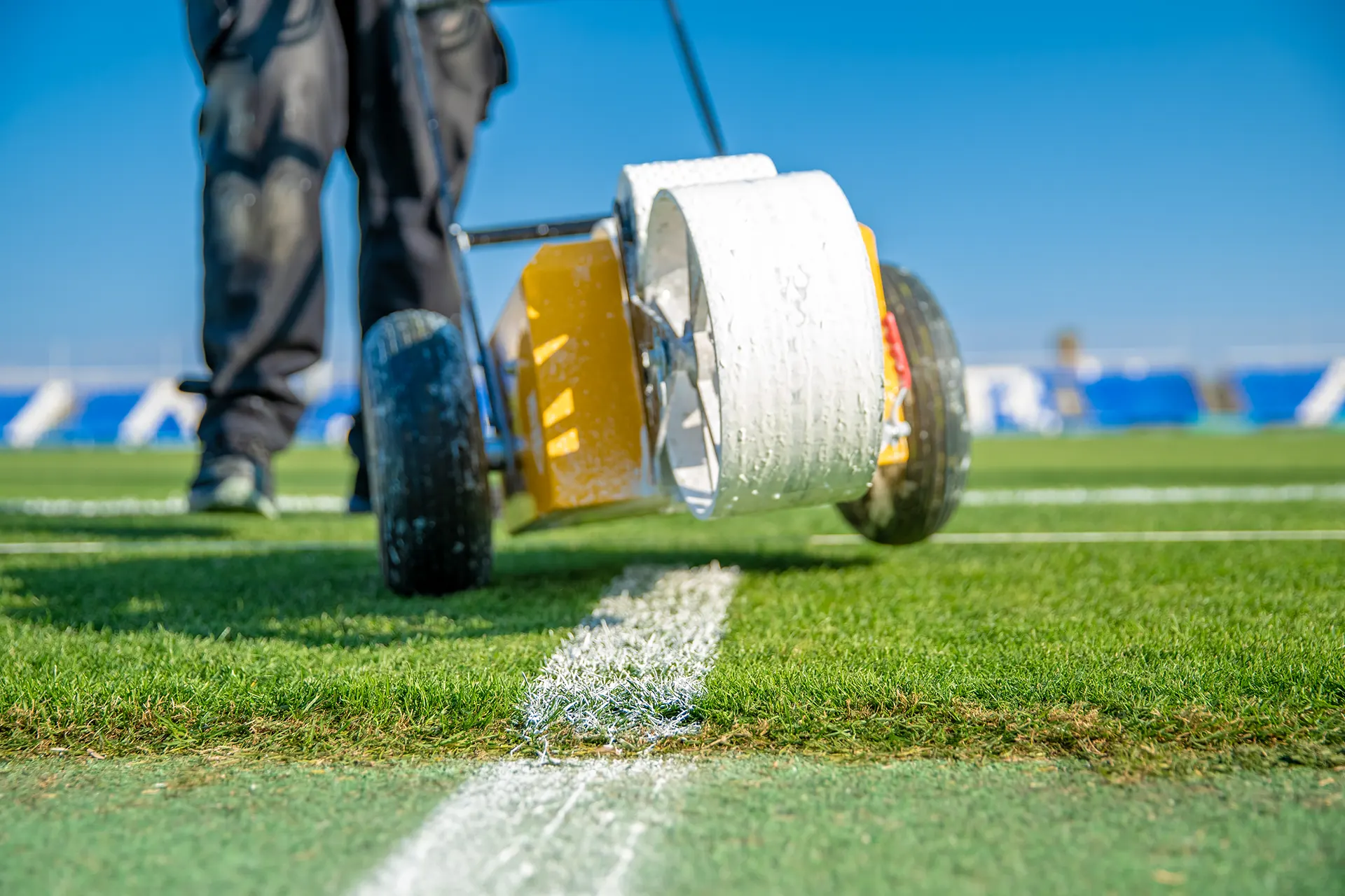 Bakım Planlaması 5 Bakım Planlaması lining a football pitch using white paint on grass 2025 01 07 23 39 38 utc